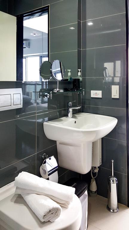 Modern Luxury Lower Penthouse Unit Маніла Екстер'єр фото