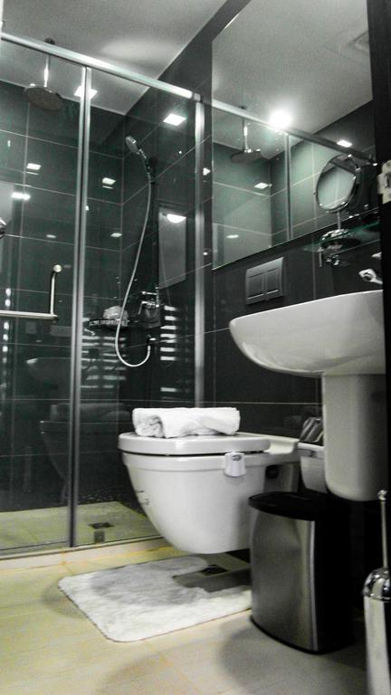 Modern Luxury Lower Penthouse Unit Маніла Екстер'єр фото