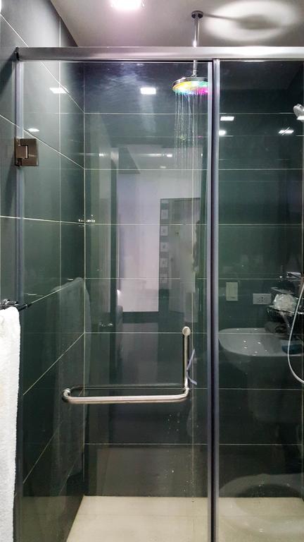 Modern Luxury Lower Penthouse Unit Маніла Екстер'єр фото
